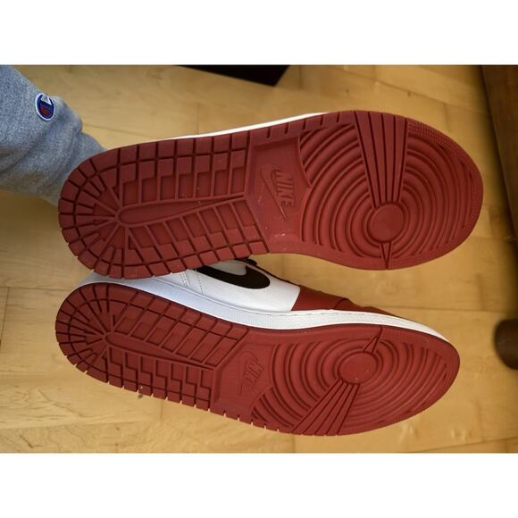 Nike Air Jordan 1 Mid Chicago Bred Red Black White Shoes 554724-173 Size 12 NEW - Picture 6 of 7